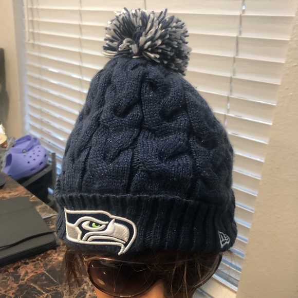 New Era NFL Seattle Seahawks Women’s Promo Beanie Knit Cap Winter Pom Hat Sz One - Picture 4 of 10